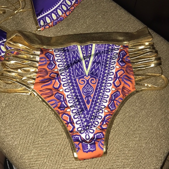 Bikini - Picture 2 of 2